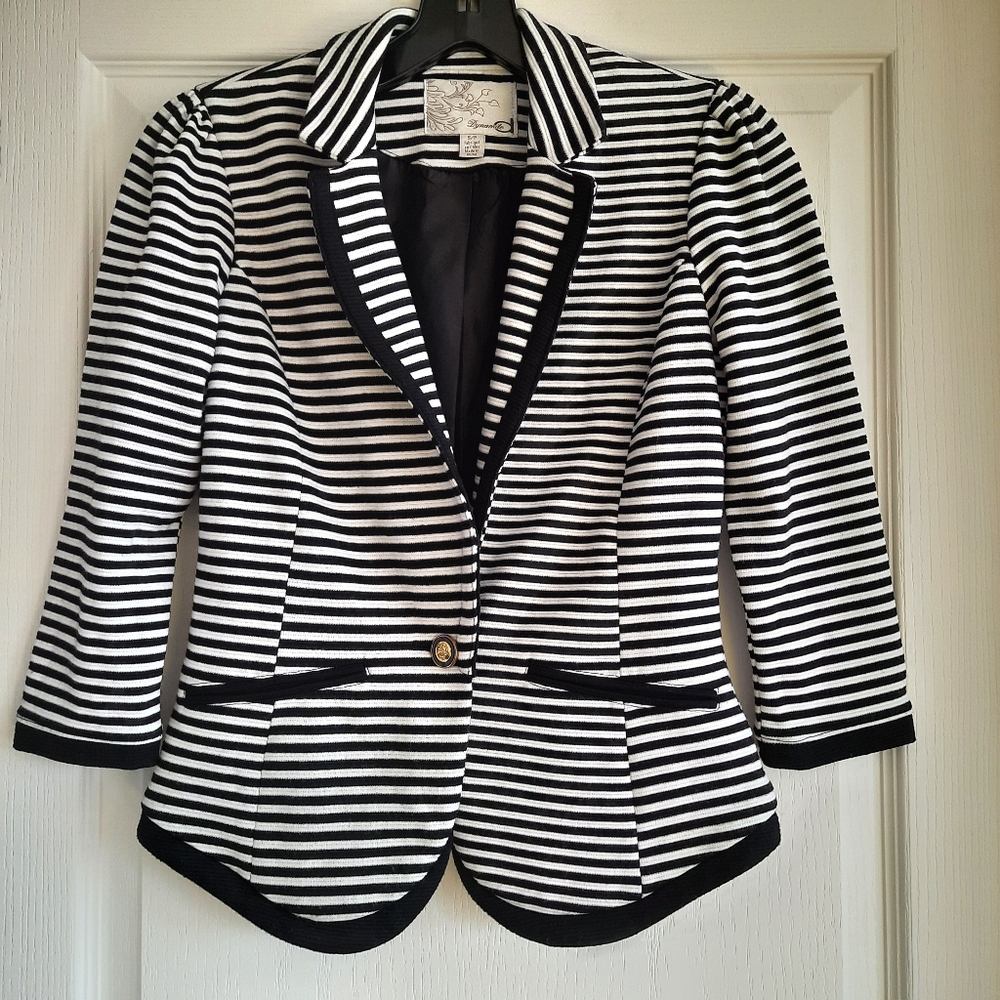 Dynamite puff sleeve short blazer